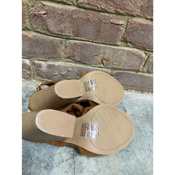 Qupid Chestnut Brown Micro-Suede Knotted Chunky Heels Size 7 - Picture 9 of 11